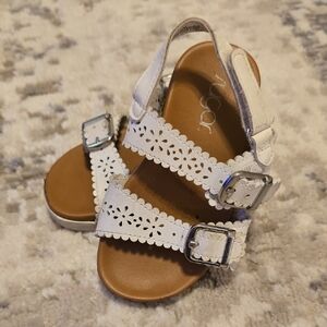 🔵Girls White Sandals Size 7 Sugar